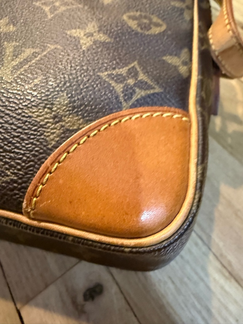 Louis Vuitton Brown Monogram Canvas Messenger Bag with Tan Leather Trim - Picture 9 of 16